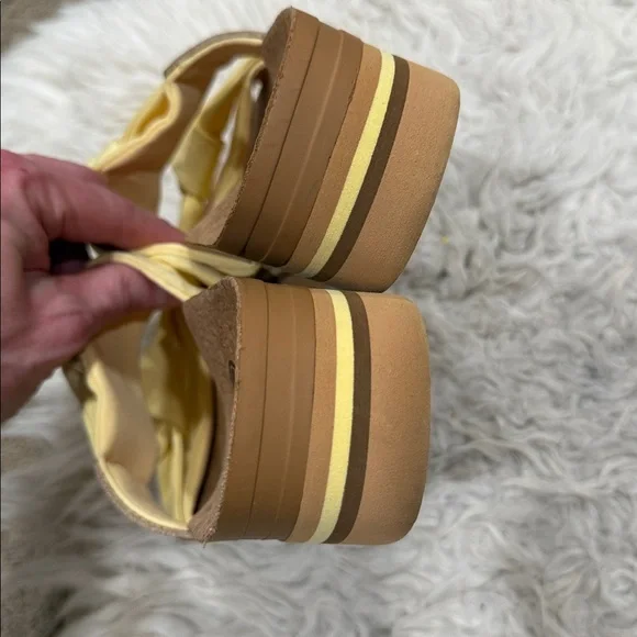 Reef Knotty Vista Hi Platform Sandals Yellow
Bow Cork Footbed Women's 7 - Picture 7 of 10